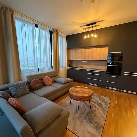 アパート Panoramic In Center With Private Parking Garage ブラチスラヴァ